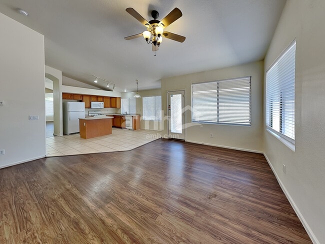 Photo - 16803 W Fillmore St