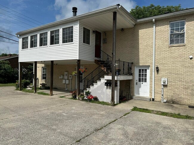 Building Photo - 415 Ridgewood Ln Unit 2