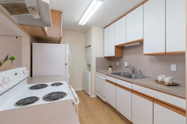 Photo - 9707 Richmond Ave. Unidad 134