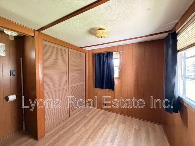 Photo - 140 Lamplighter Ln