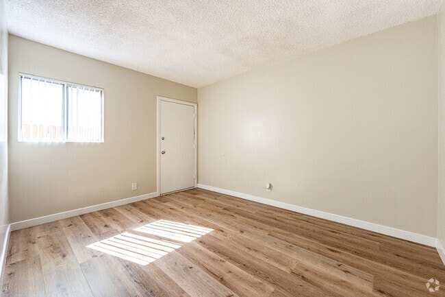 1BR, 1BA - 720SF - Bedroom