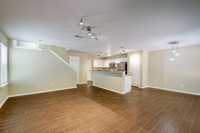 Photo - 117 N Villa Oaks Dr