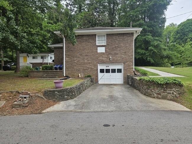 Photo - Spacious 3 Bedroom Brick Ranch Home (FURNISH)