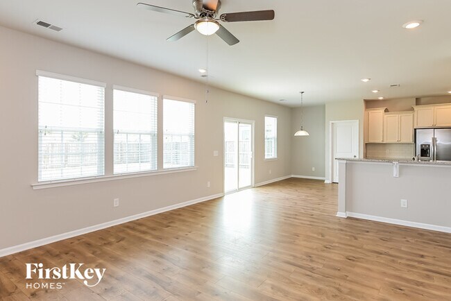 Photo - 226 Witch Hazel St