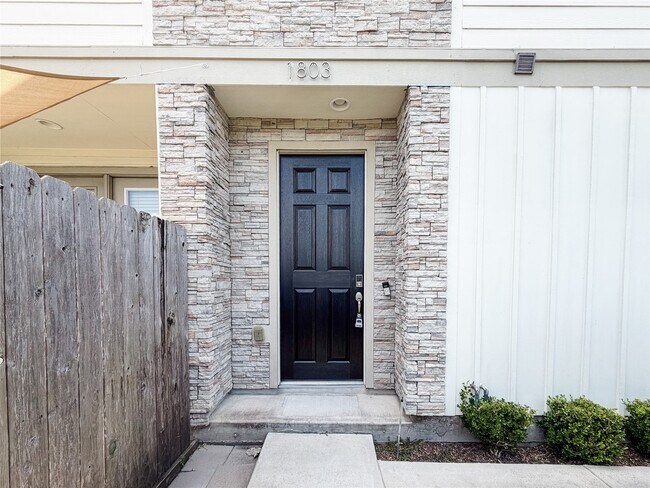 Photo - 1803 Crestdale Dr