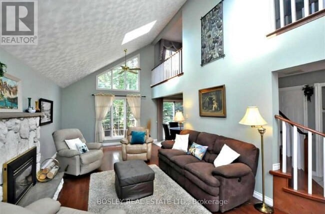 Photo - 114 Lorne Ave