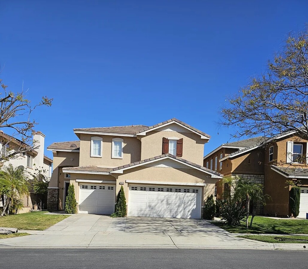 Beautiful 5 bedroom, 3 bathroom home in Eagle Glen neighborhood..Located near schools, shopping, gol - 4469 Driving Range Rd Casa