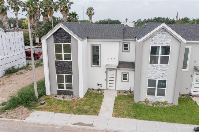 Photo - 15 N Crown Point