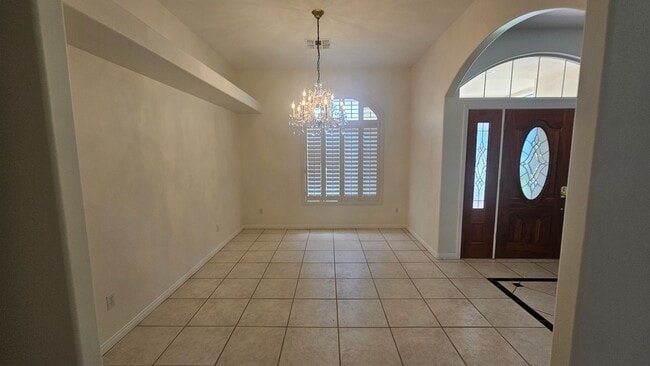 Photo - Beautiful Waterfront Home in Northwest Bakersfield