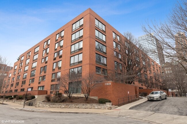 Building Photo - 1169 S Plymouth Ct Unit 119
