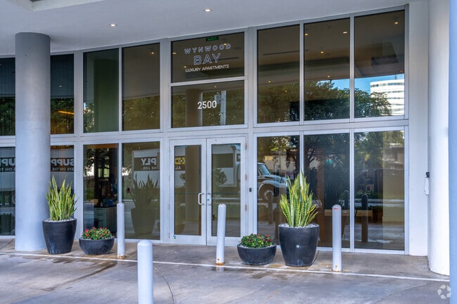 2500 Biscayne Blvd Miami, FL 33137
