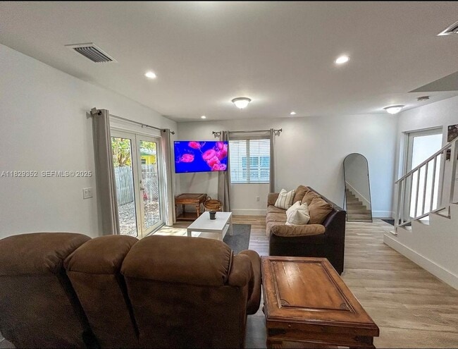 Photo - 104 Poinciana Dr