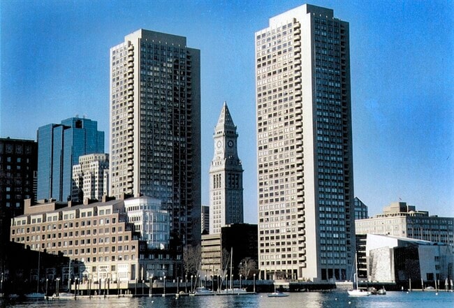 Building Photo - 65 E India Row Unit 35G Rental