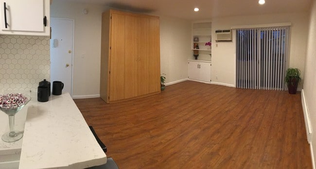 Espacio vital - 14718 W Magnolia Blvd