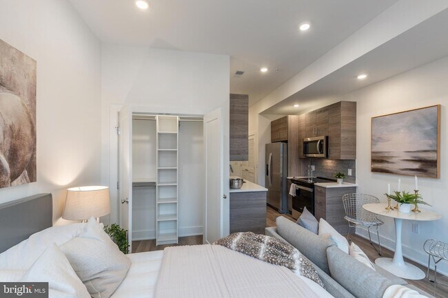 Photo - 5545 Pulaski Ave Unit 309