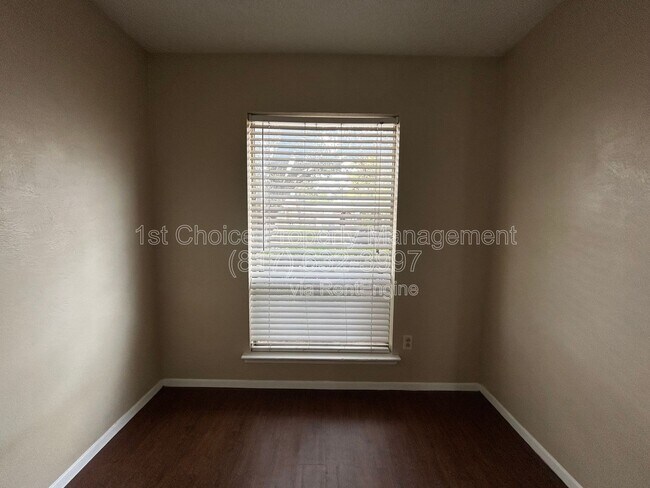 Photo - 2212 Viewtop Ln Unidad B