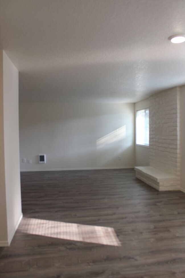 Photo - 3 Bed 2 Bath Hillsboro Ranch