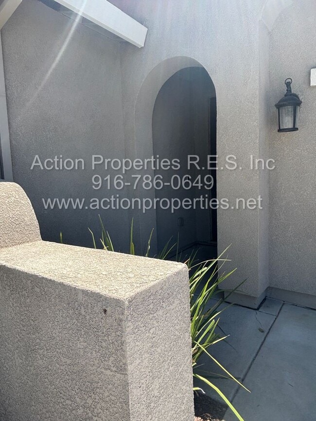 Photo - Solar - Whitney Ranch The Ridge: Beautiful Single Story, Immaculate 3Bed 2 Bathroom, Access to R...
