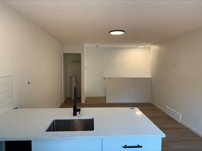 Photo - 11814-11839 39 St NW Unit BSMT 11814