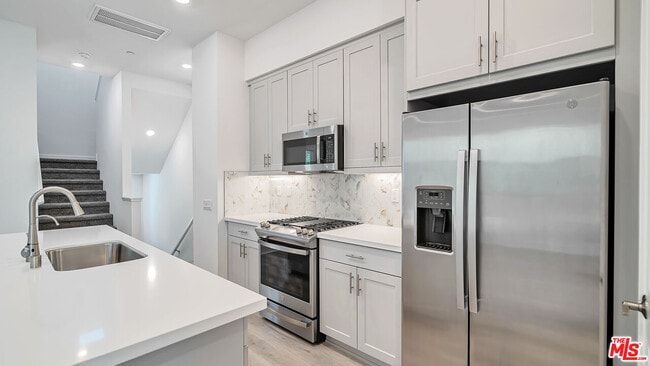 Photo - 1679 Lexington Ln