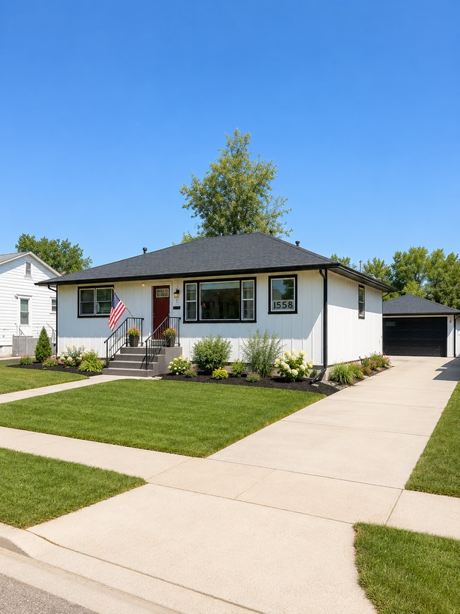 Building Photo - Fully Furnished 4 Bed, 2 Bath Home | West End Gem | All Utilities + WiFi Included