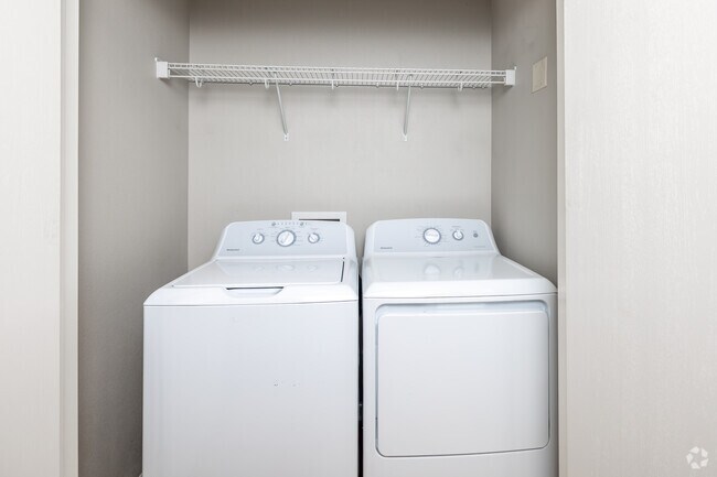 2BR, 1BA - 1,140SF - Washer & Dryer