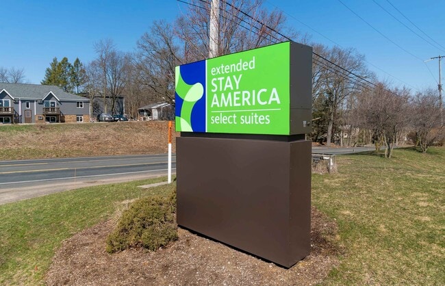 Furnished Studio-Kalamazoo - West