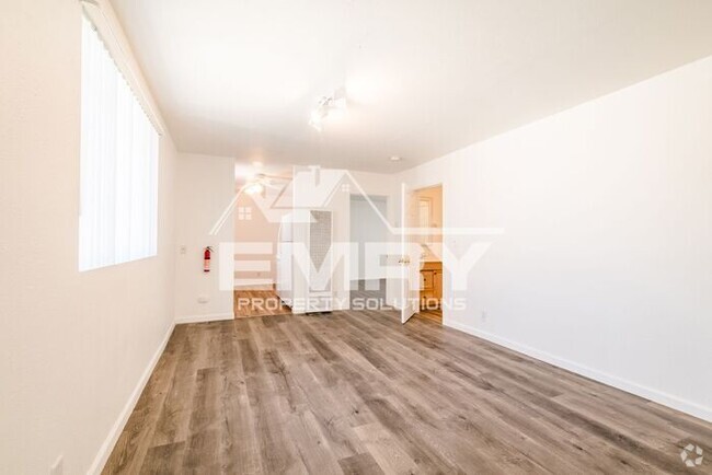 Building Photo - Comfy 2 Bed Home on Pickford St Los Angele...