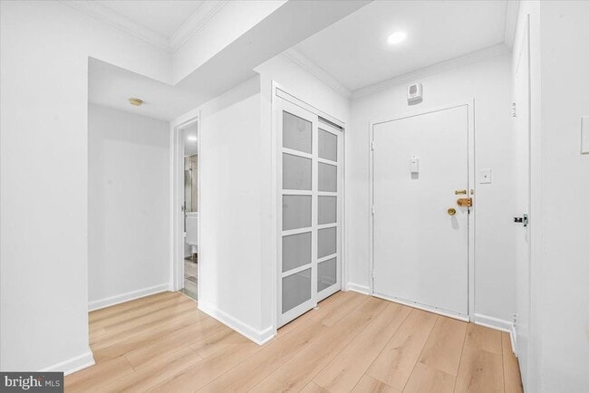 Photo - 4201 Cathedral Ave NW Unit 406W
