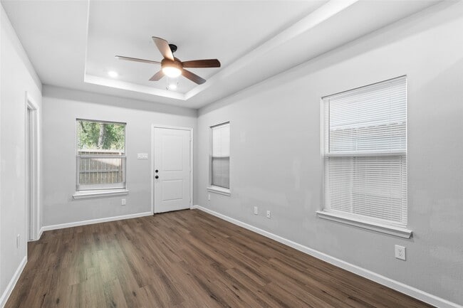 Photo - 8161 Tate St