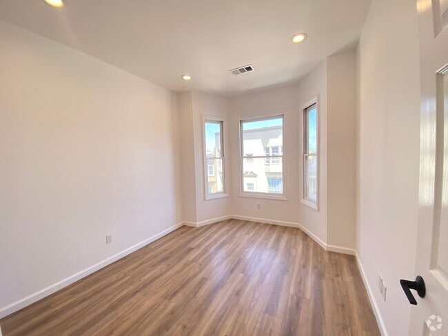 Building Photo - 1080-1082-1082 Capp St Unit 1080 Capp Street Rental