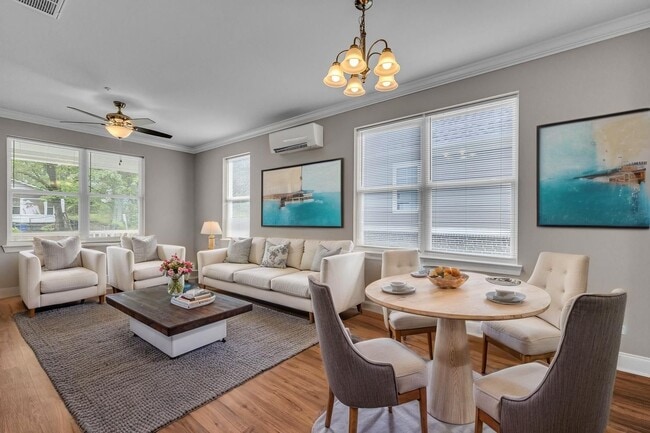 Photo - 702 Moore St