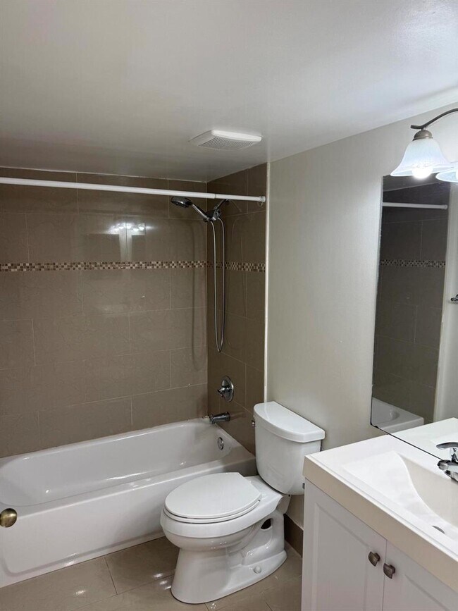 Photo - 5520 NW 61st St Unit #205