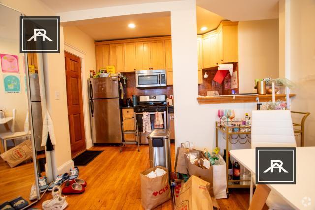 Building Photo - 4 bedroom in Brookline MA 02446 Unit 5 Rental