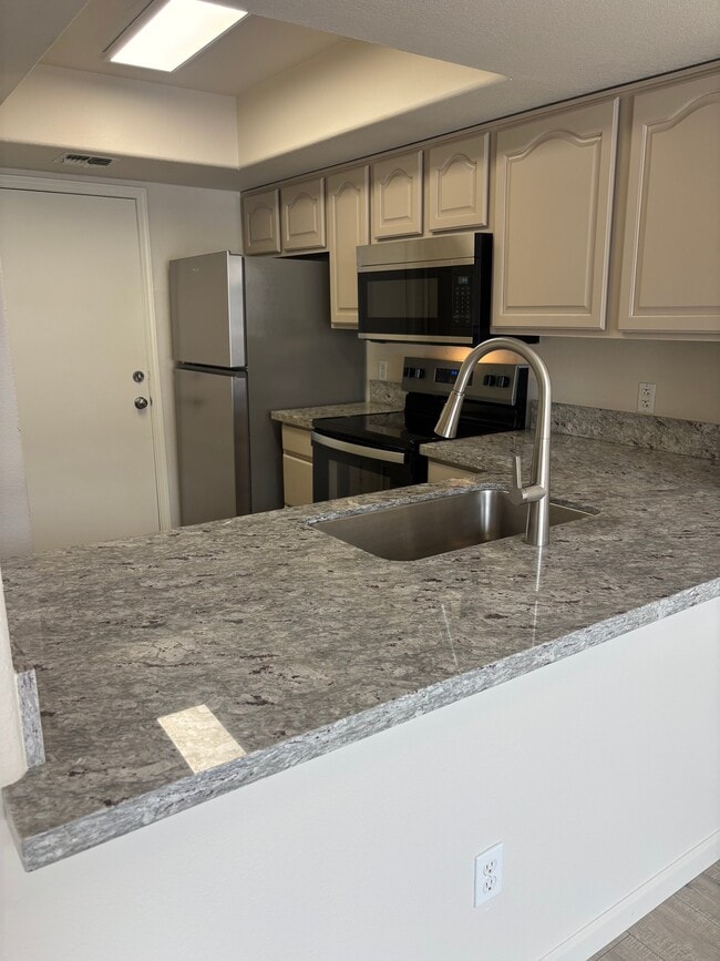 Photo - 5624 E Kelton Ln