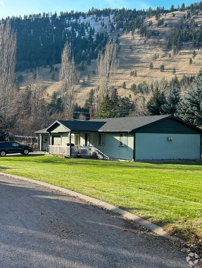 Building Photo - 4 Bed - 3 Bath - East Missoula Rental