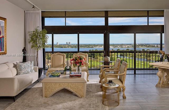 Building Photo - 2450 Presidential Way Unit PH7