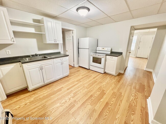 Building Photo - 363 N Garfield Ave Rental