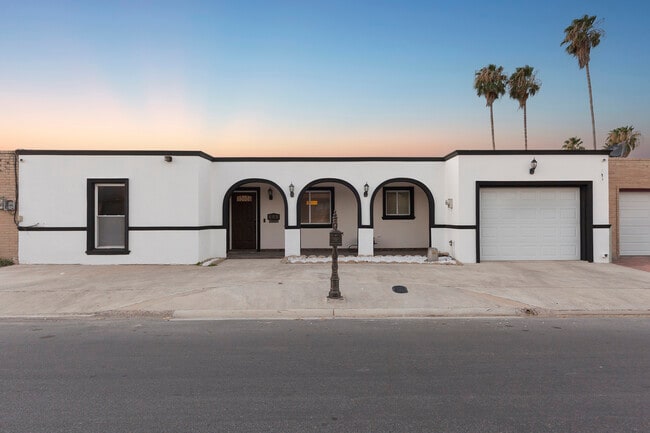 Photo - 608 W Jonquil Ave