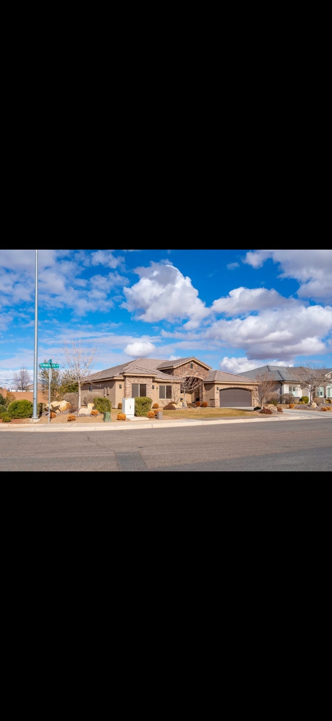 3011 E Crimson Ridge Dr