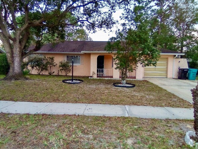 Building Photo - Great 3 bedrooms 2 baths single-family hom... Rental