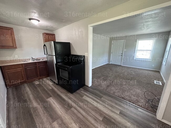 Photo - $650 - 1 bedroom/ 1 bathroom - Duplex Unit 2902 E Shadybrook Ln