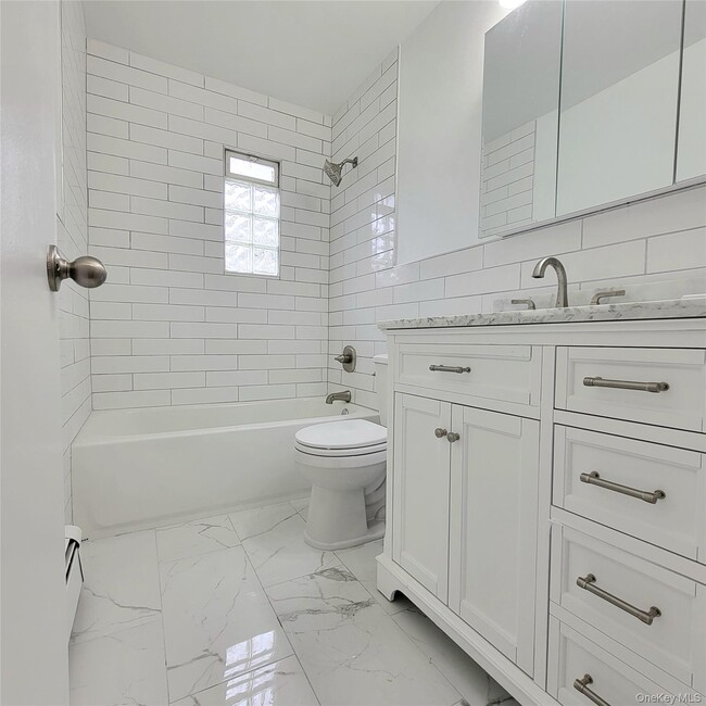 Photo - 571 Nassau Blvd