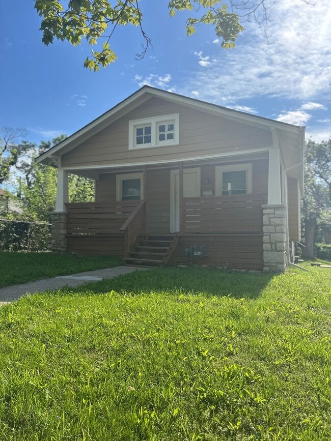 Coming Soon!! 2 Bed 1 Bath House!! $1063.00 - Coming Soon!! 2 Bed 1 Bath House!! $1063.00