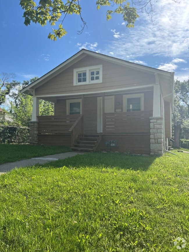 Building Photo - Coming Soon!! 2 Bed 1 Bath House!! $1063.00