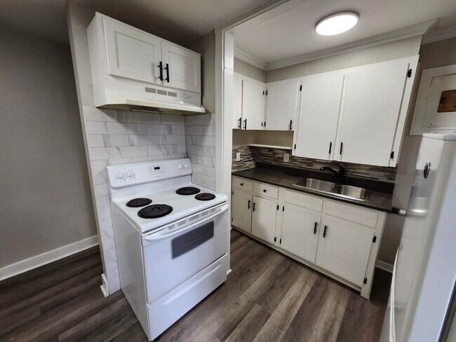 Photo - 95-95 Hazen St Unit 2