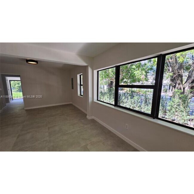 Photo - 424 NE 63rd St