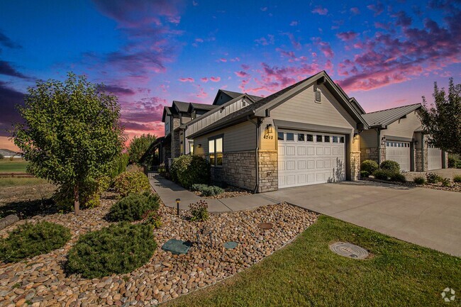 Building Photo - Now Available – Gorgeous 5 Bed / 4 Bath To... Rental
