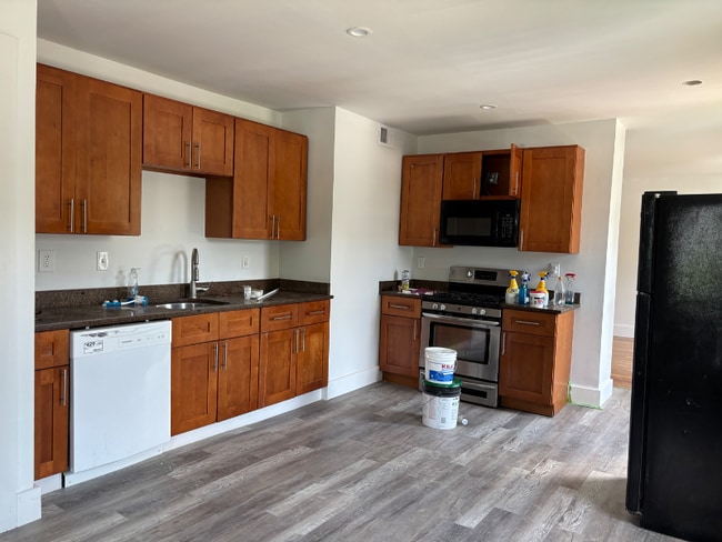 Building Photo - 131 Winslow Ave Rental