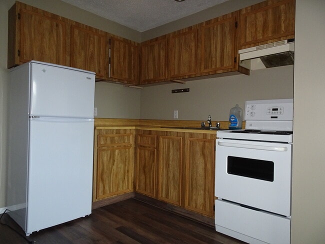 Building Photo - 130 Skaha Pl